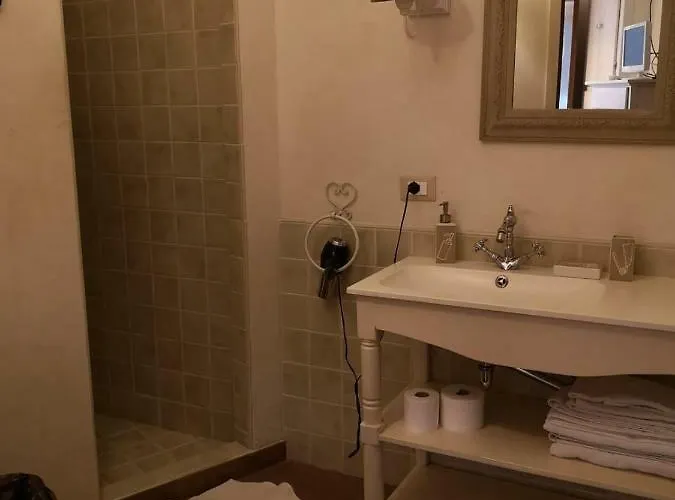 לינה וארוחת בוקר Il Bijou 3*